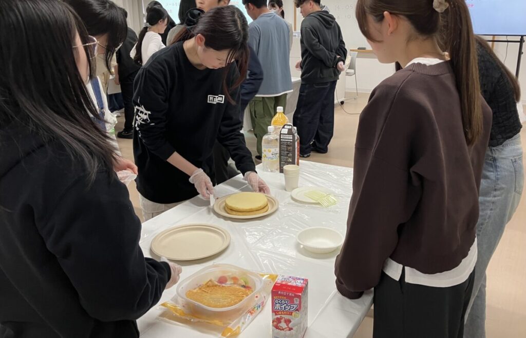 1年生の基礎ゼミでケーキ作りを行いました🍰